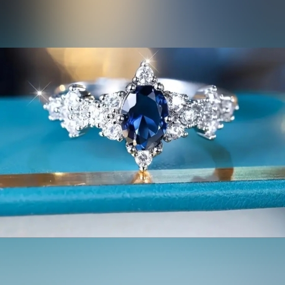 ♥️ 5 / $20 Silver and Deep Blue Gemstone Ring Size 7 💙 - Picture 6 of 12